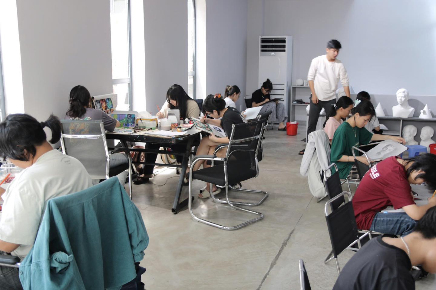 Luyện Thi Vẽ Khối V, H